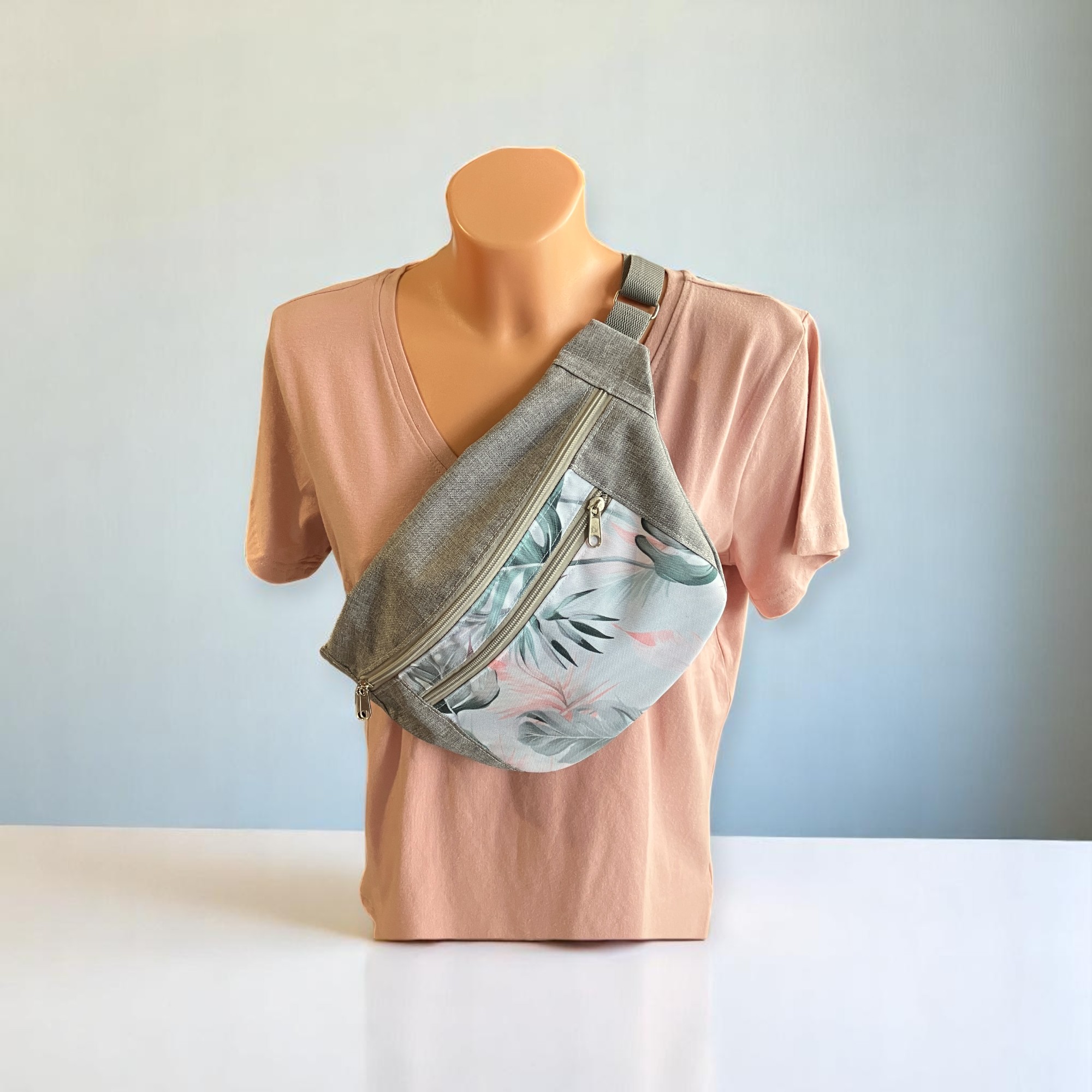 Crossbody ladvinka Tropické listy 1 gituskovo-Photoroom
